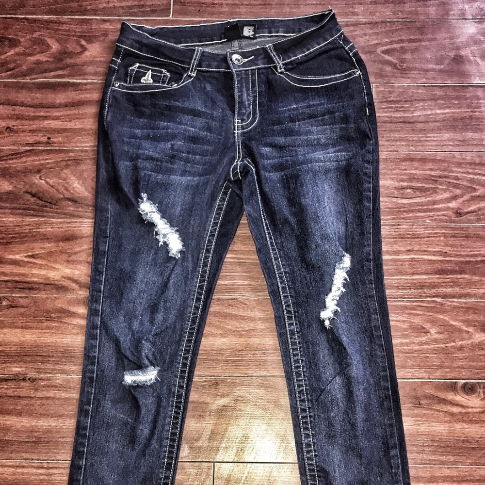 Navy blue ripped Bob jeans